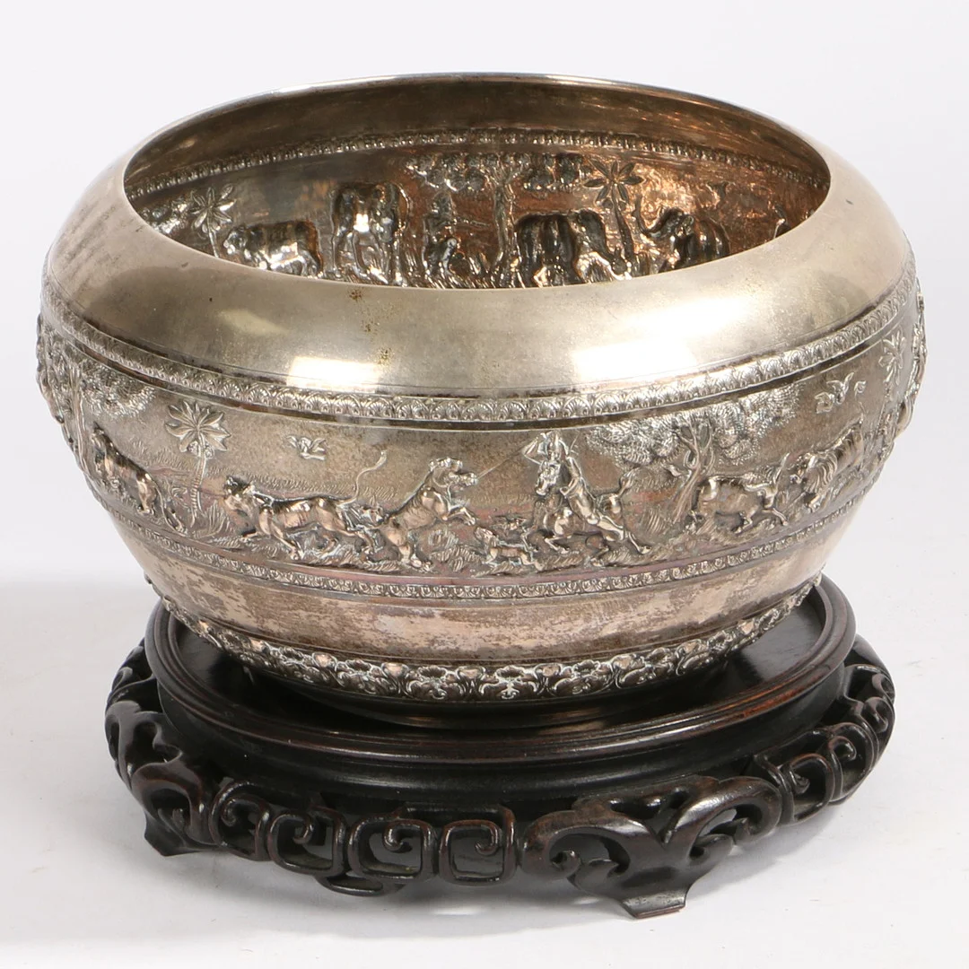 A LATE 19TH/EARLY 20TH CENTURY BURMESE WHITE METAL BOWL. — Silver — Bishop & Miller