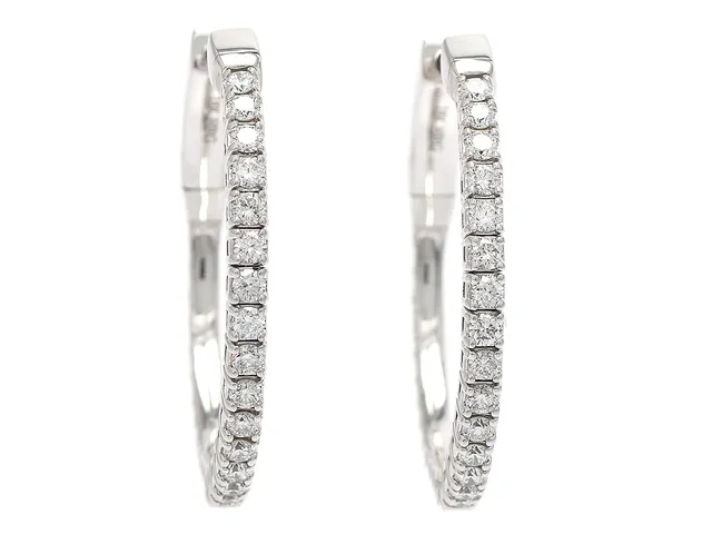 ÖRHÄNGEN, 18K vitguld, 32 briljantslipade diamanter ca 0,65 ctv, ca TW/VVS-VS, flexmodell, diameter 26 mm, vikt 6,5 g.