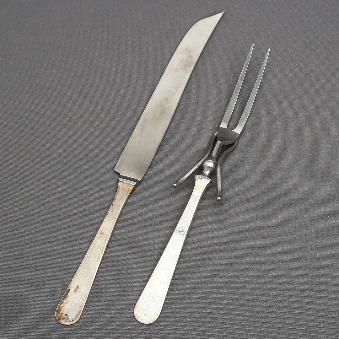 WIWEN NILSSON. Trancherbestick, ett matchande par, silver, signerade, Lund 1946 & 49. — Silver — Auktionshuset Kolonn