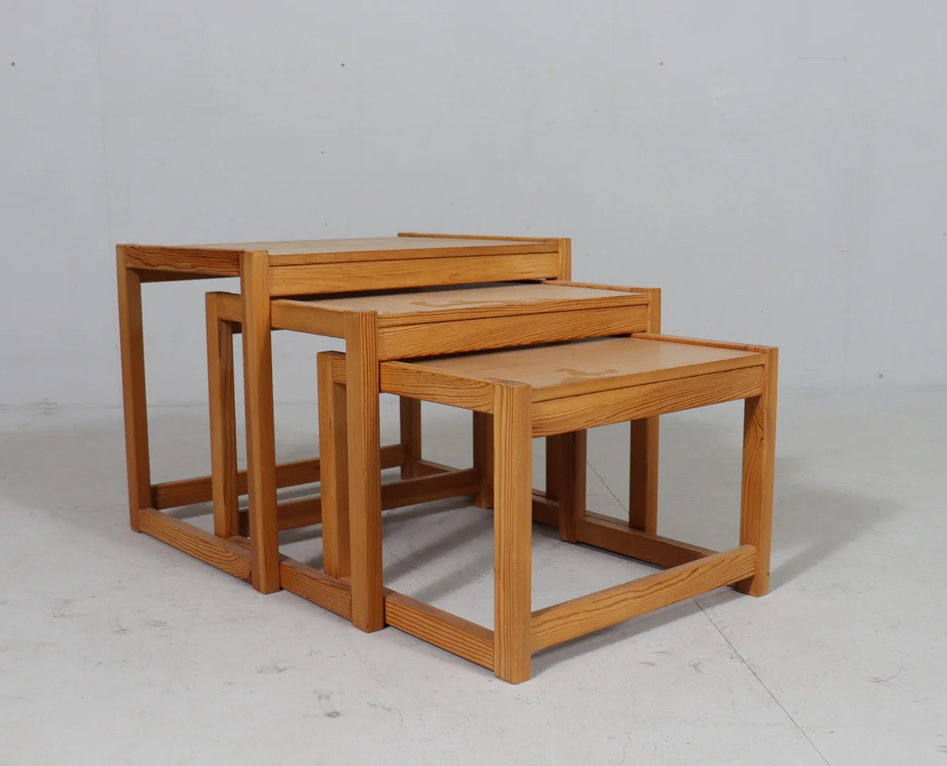 3er Set Satztische/Couchtisch, Dänemark, 1960er Jahre. — Tables — Stockholms Auktionsverk Düsseldorf/Neuss