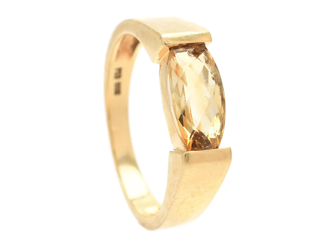 RING, 18K guld, fasettslipad citrin, stl 16,75 m, vikt 3 g, citrinen med skada på undersidan. — Smycken/Ring — Kaplans