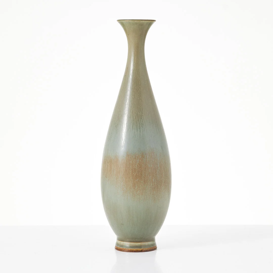 BERNDT FRIBERG. Vas, stengods, signerad, 1959, Gustavsbergs Studio. — European — Stockholms Auktionsverk Magasin 5