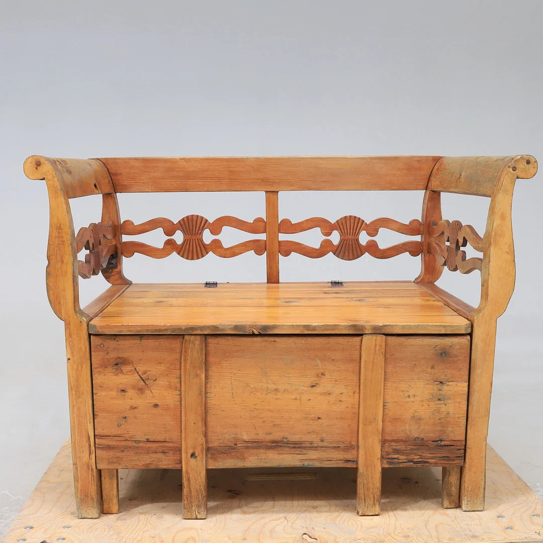 KÖKS-/BÄDDSOFFA allmoge, 1800-tal. — Furniture — Gomér & Andersson Nyköping