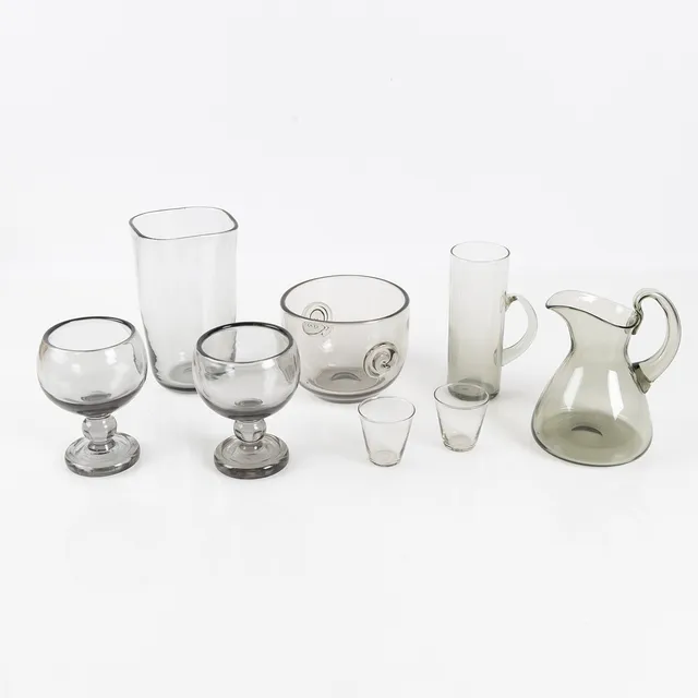 MONICA BRATT. Samling rökfärgat glas, 8 delar, Reijmyre.