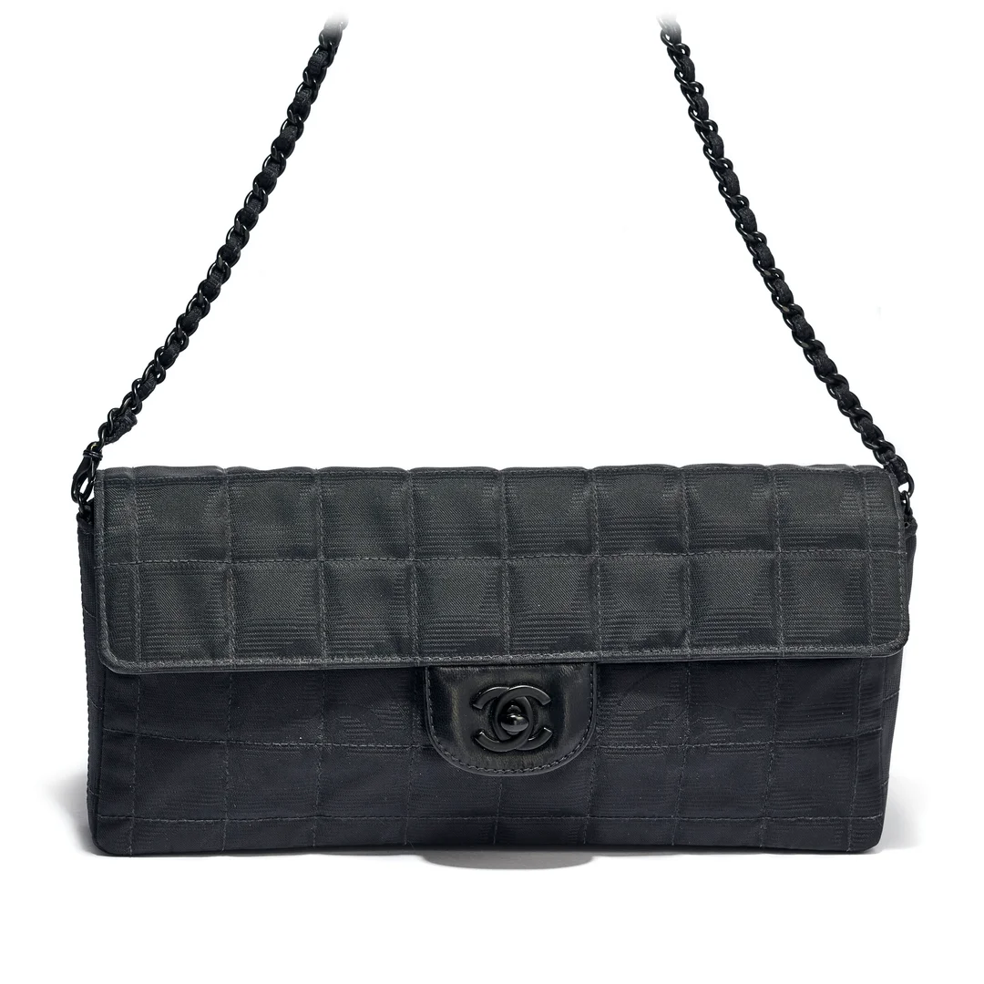 Chanel — Chanel veske, "Travel Line East/West Flap Bag" — Gjenstand/Vintage og fashion — Blomqvist