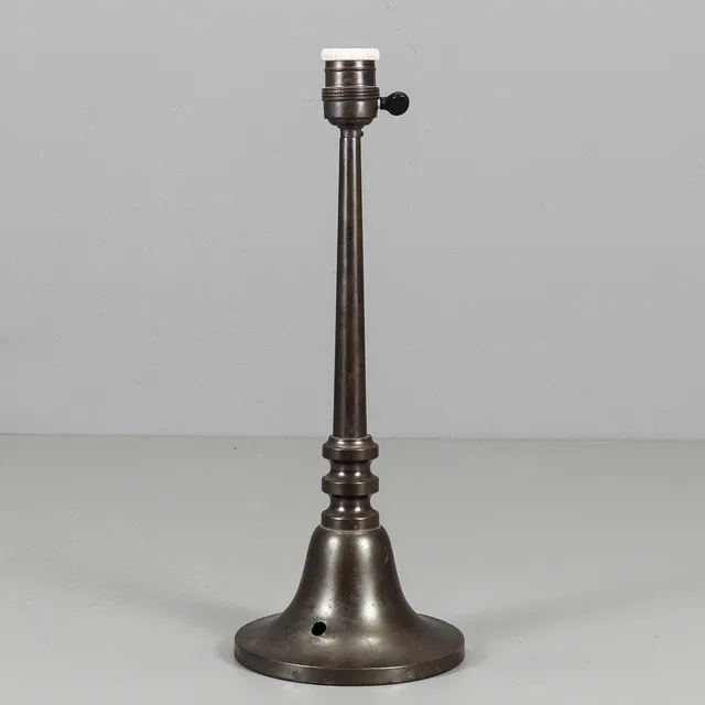 BORDSLAMPA patinerad koppar, 1900-talets första hälft.