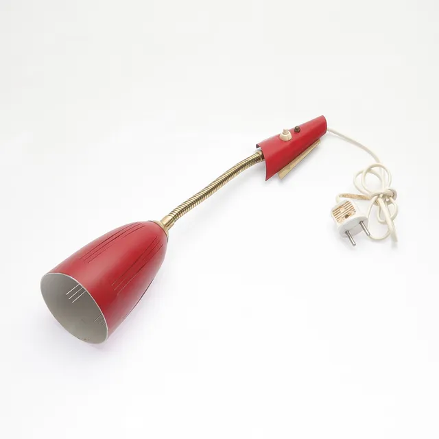 VÄGGLAMPA, lackerad plåt/mässing, AJH, 1960/70-tal.