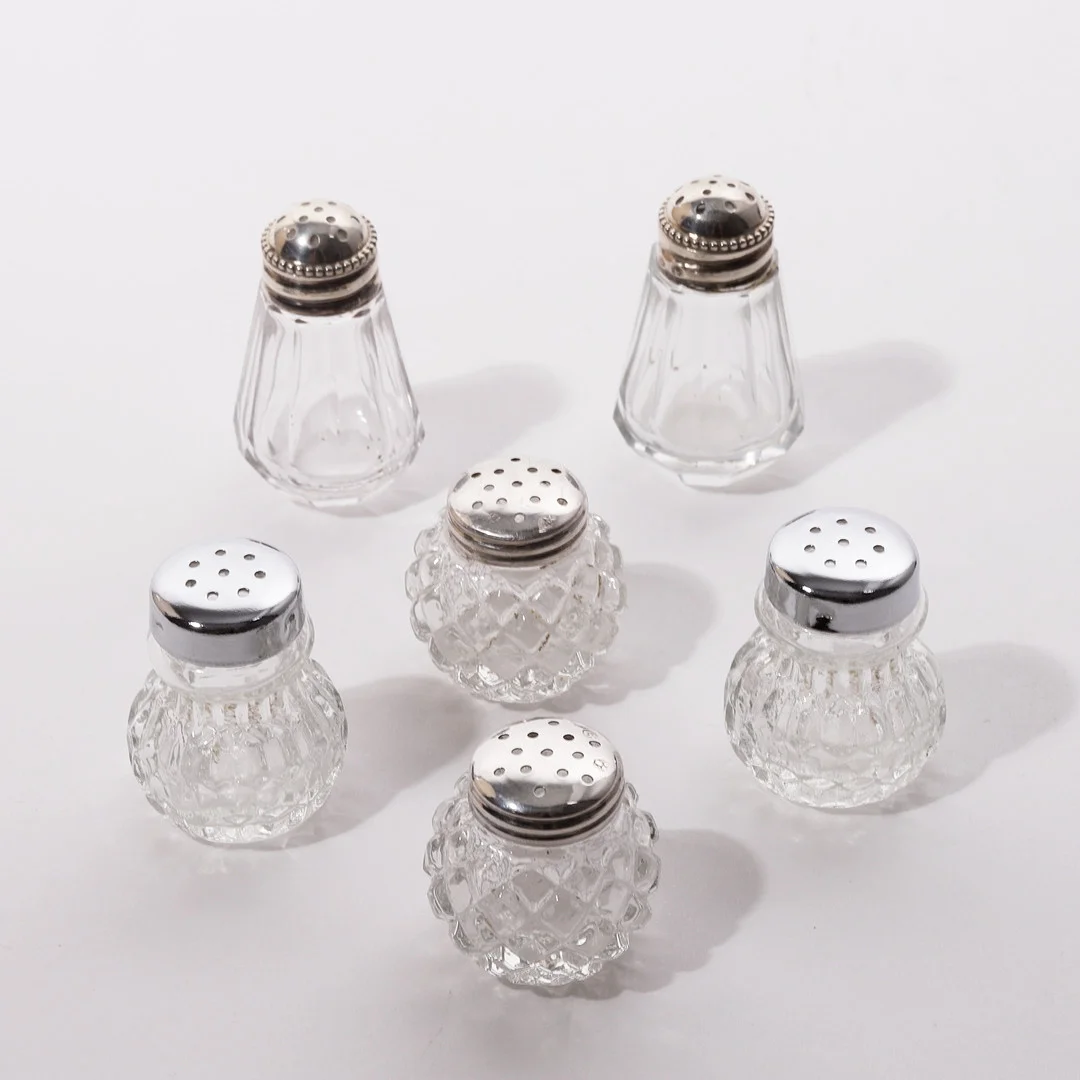 COLECCIÓN SEIS SALEROS, EN PLATA Y METAL PLATEADO. — Silver — Barcelona Auctions