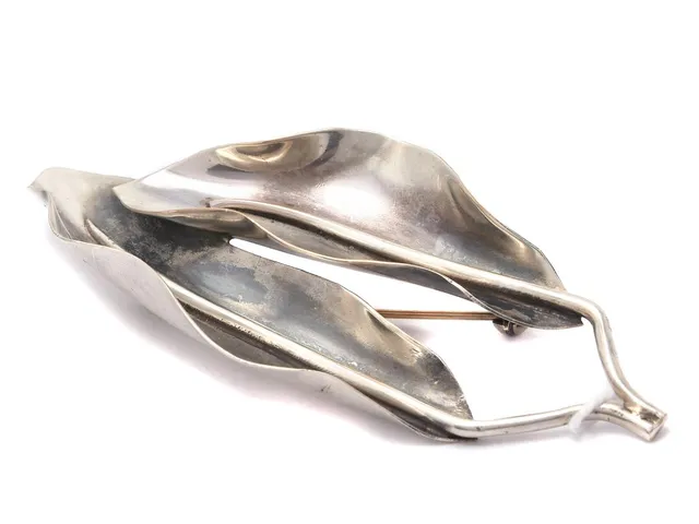 Brosch silver 13,7g höjd: 38mm bredd: 83mm 50-tal