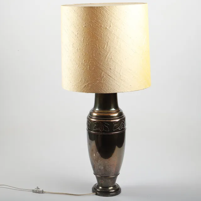 BORDSLAMPA, nysilver med textilskärm, 1900-tal.