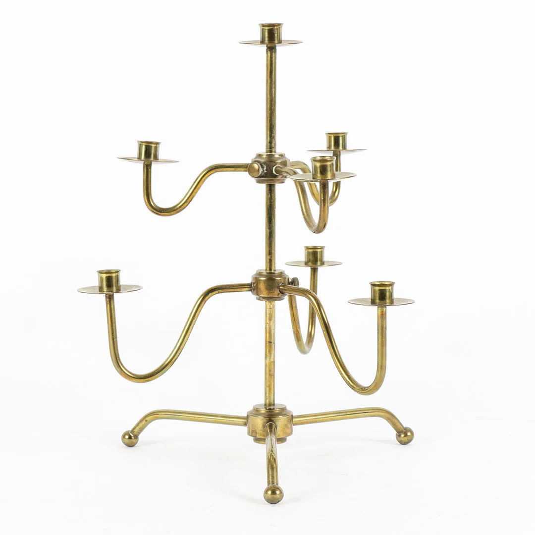 LJUSSTAKE mässing, 1900-tal. — Pewter, Brass & Copper — Karlstad Hammarö Auktionsverk