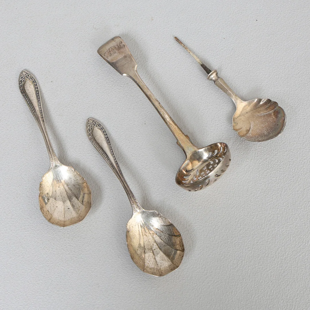 SILVER- A PAIR OF PRESERVE SPOONS, A PRESERVE SPOON BLADE, A SIFTER SPOON (4). — Silver — Bishop & Miller