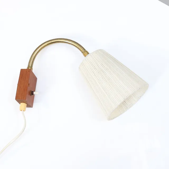 VÄGGLAMPA, teak & mässing, AJH5, 1900-talets mitt.