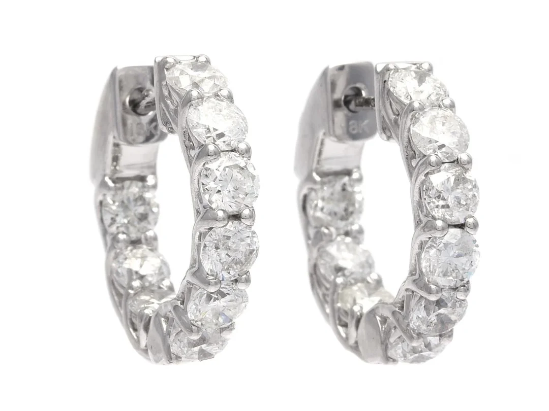 ÖRRINGAR, 18K vitguld, 18 briljantslipade diamanter ca 3,29 ctv, ca W-TCa/P, höjd 17 mm, vikt 7,3 g. — Smycken/Örringar — Kaplans