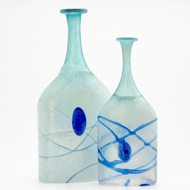 BERTIL VALLIEN. Kosta Boda, 2 Vasen 'Galaxy Blue'.