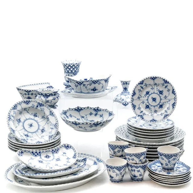 ROYAL COPENHAGEN. Servis, "Musselmalet", helblond, 42 delar.