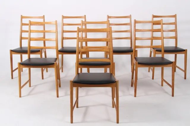 Slagelse Møbelværk. Eight high-backed chairs made in solid oakwood (8)