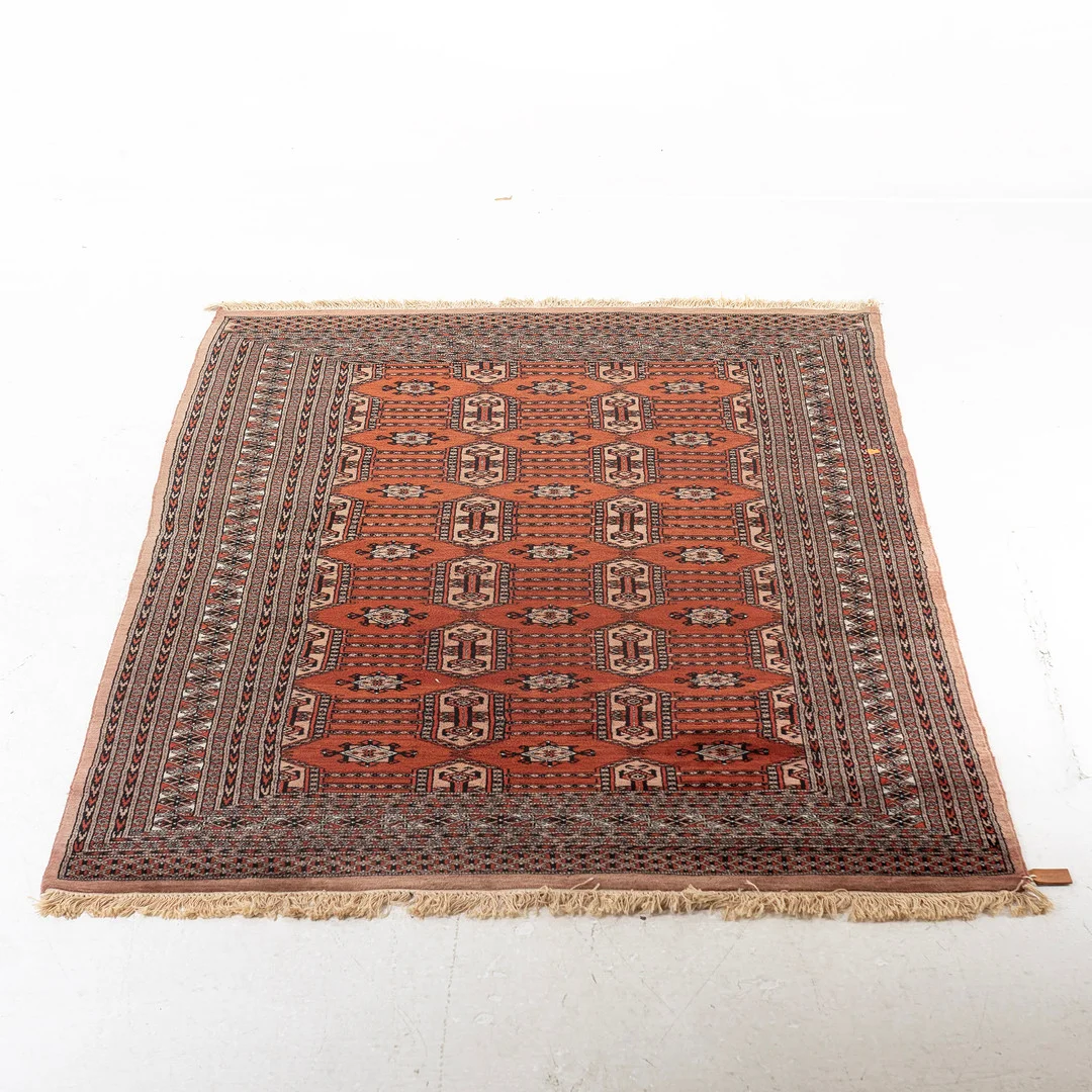MATTA, handknuten orient ca 250 x 152 cm. — Carpets — Handelslagret Auktionsservice