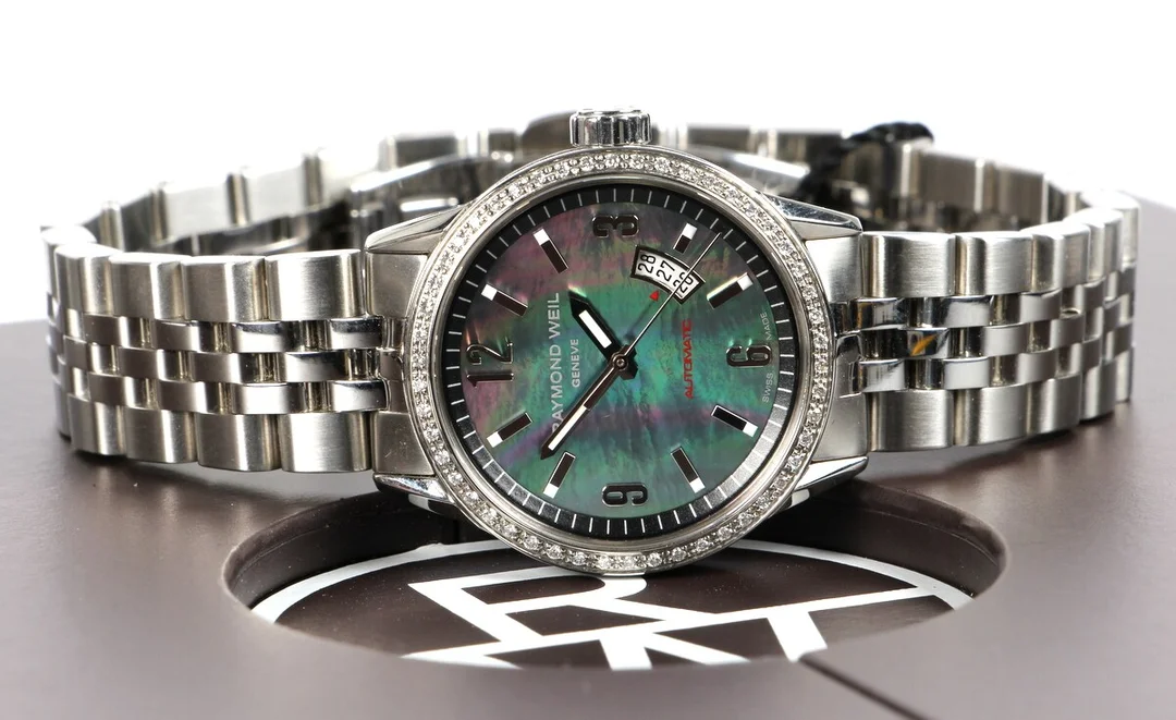Raymond Weil. Dameur i stål med perlemorsskive og brillanter — Watches and clocks/Ladies watches — Lauritz