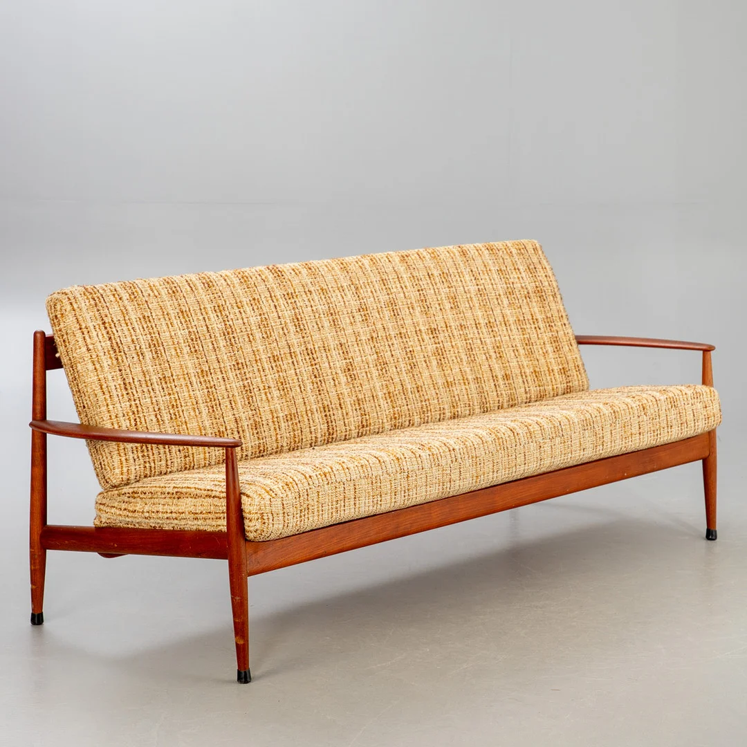 GRETE JALK. 3-Sitzer Sofa für France & Son, Dänemark, 1960er Jahre. — Sofas & Seatings — Stockholms Auktionsverk Hamburg