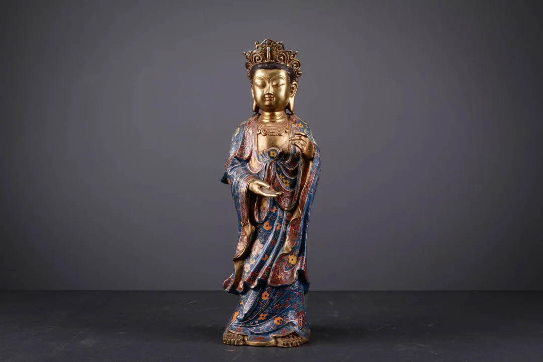 Tibetansk buddha af forgyldt metal og emalje, 1900-tallet — Hobby and collectibles/Asian art — Lauritz