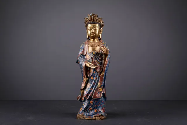 Tibetansk buddha af forgyldt metal og emalje, 1900-tallet