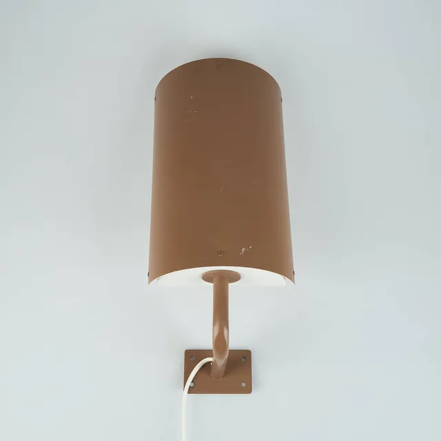 BEN AF SCHULTEN. Vägglampa. Artek ca 1970.