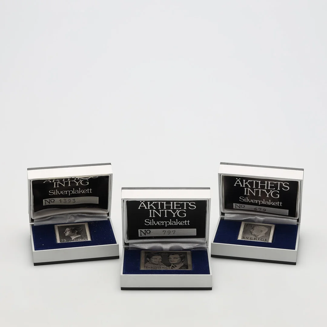 FRIMÄRKSPLAKETTER, 3 st, sterlingsilver, numrerade, vikt ca 73,6 gram. — Silver — Höörs Auktionshall