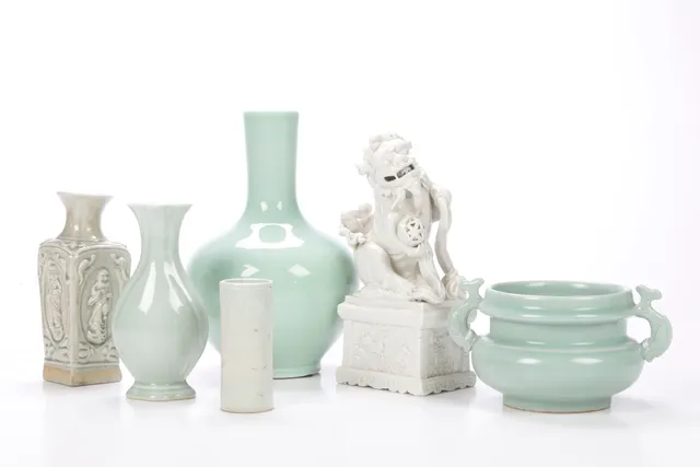 Collection of Chinese ceramics. Quing vases etc. in celadon glaze. 20th century. (6)