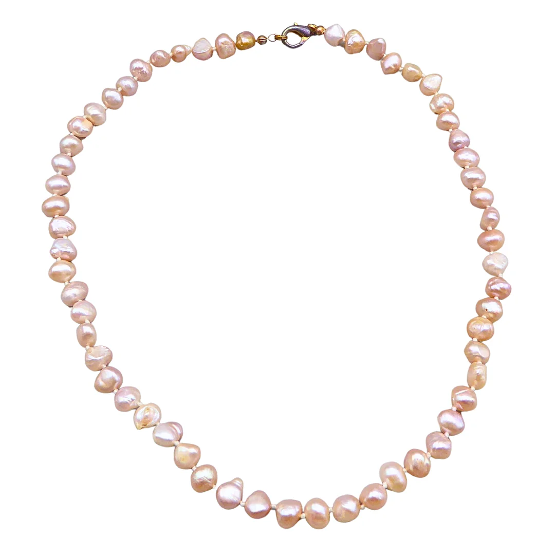 SÜSSWASSERPERLENKETTE MIT KARABINERVERSCHLUSS. — Necklace — Auktionshaus Stuber's Hammerschlag
