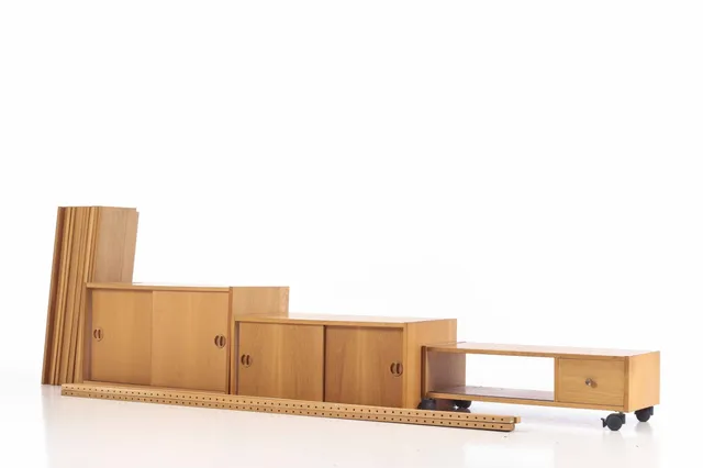 Wall-hung oak shelving system, 1960s-70s (21)