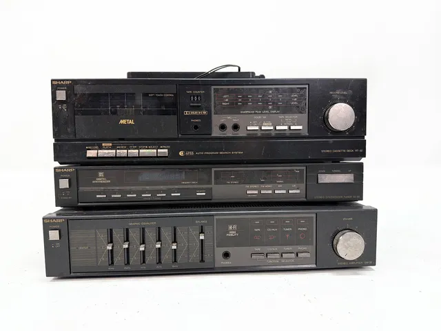 STEREO SHARP - DS Metal, kassettbandspelare, radio, EQ förstärkare, 1900 talets andra hälft.