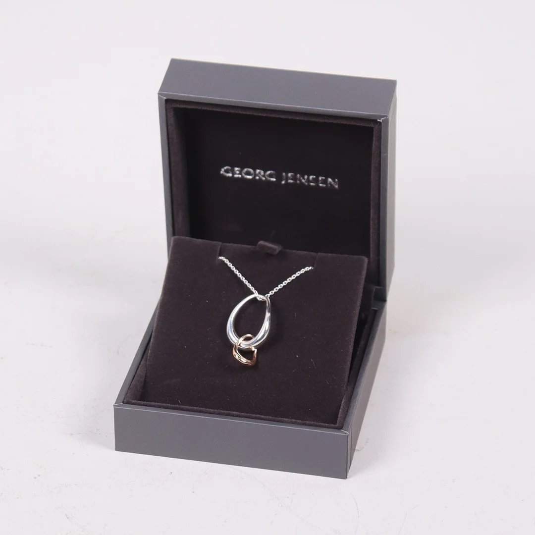 JACQUELINE RABUN. för Georg Jensen, "Offspring", silverhalsband med hängsmycke i silver och 18k roséguld. — Necklace — Markus Auktioner