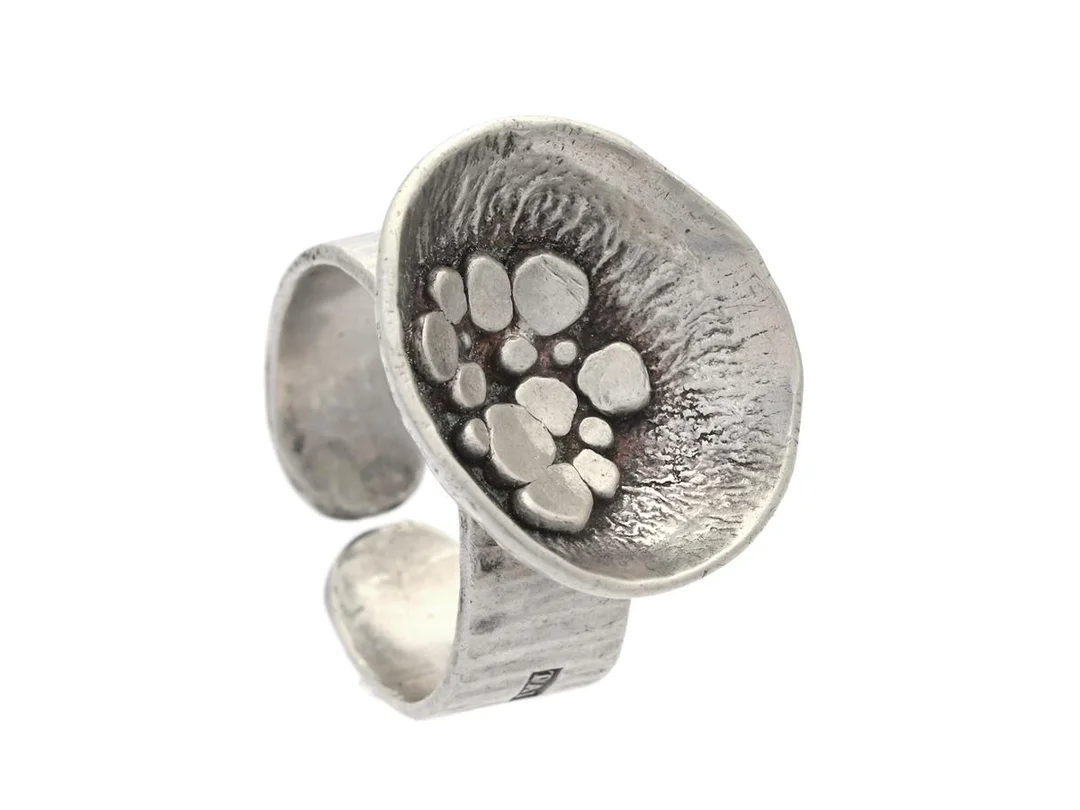 ROSA TAIKON, ring, sterlingsilver, Stockholm 1972, justerbar storlek, vikt 7,3 g. (d) — Smycken/Ring — Kaplans