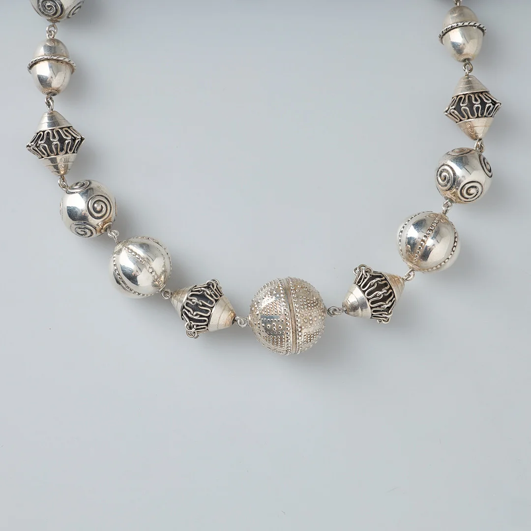 COLLIER och ARMBAND, Skatten från Halikko, silver, Kalevala Koru 1981. — Necklace — Stockholms Auktionsverk Helsinki
