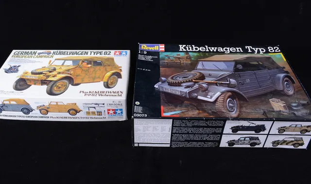 MODELLBILAR, 2 st, Kübelwagen Typ 82.