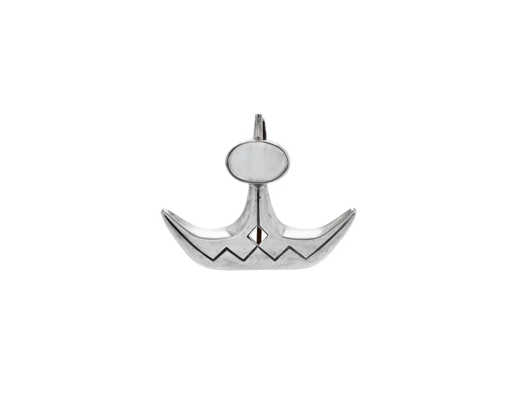 ELIS KAUPPI, brosch, silver, cabochonslipad kvarts, Finland, mått 31x38 mm, vikt 4,7 g. — Smycken/Brosch — Kaplans