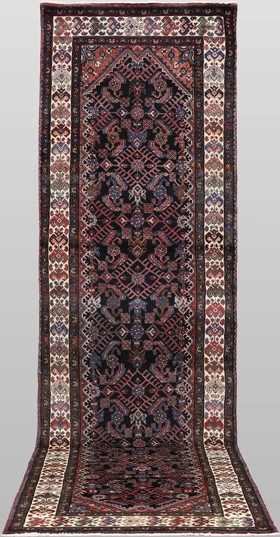 MATTA. Hamadan gallerimodell, 406 x 104 cm.