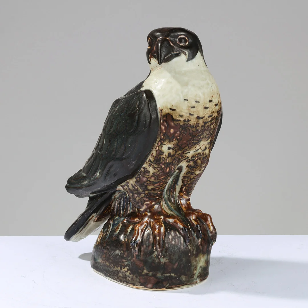 KNUD KYHN. Vandrefalk af stentøj, model 21407. Royal Copenhagen. — European — Palsgaard Kunstauktioner