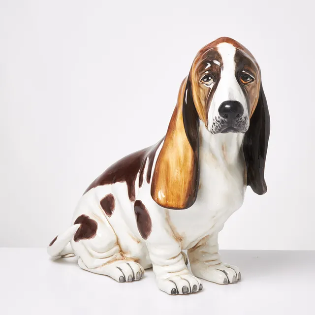 FIGURIN. Basset hound, keramik, 1900-talets senare hälft.
