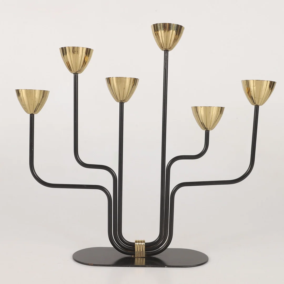 GUNNAR ANDER. Kandelaber, Ystad-Metall, 1950-tal, svartlackerad metall och mässing. — Candlesticks — Helsingborgs Auktionskammare