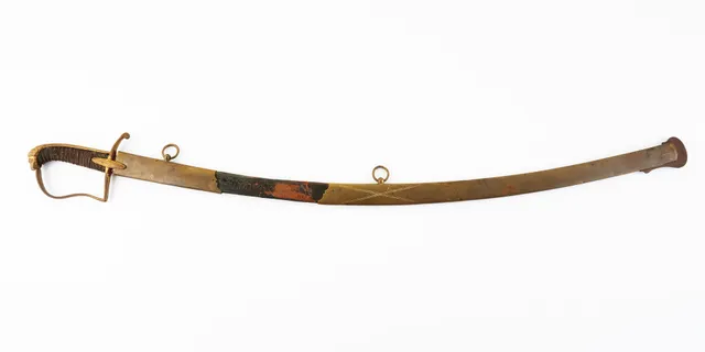 SABEL, svensk, omkring 1815, för husarofficer, mässingsfäste med styrskenor, lejonkappa, läderbalja med stora mässingsbeslag försedda med Andreas-kors.