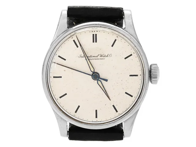 INTERNATIONAL WATCH Co, Schaffhausen, herrur, 30,5 mm, Cal 60, Serie nr. 1071961, Boett nr. 1104923, stål, manuell, plexiglas, skadad urtavla, läderband, ca 1943.
