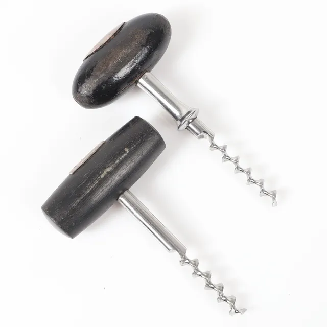 KORKSKRUVAR, 2 stycken, trä och stål med plakett av silver.