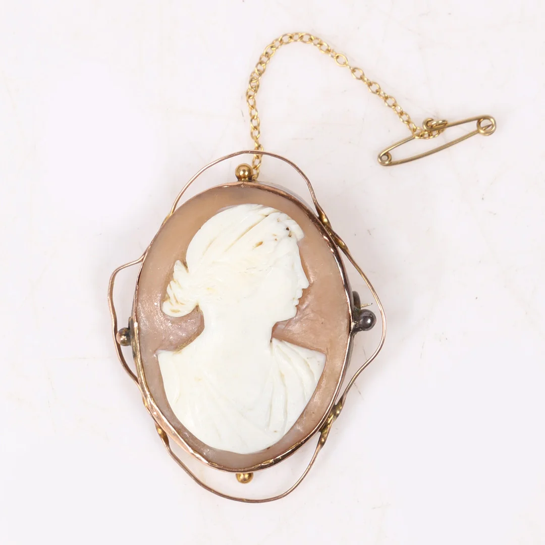 VINTAGE CAMEO BROOCH. — Brooches & Pendants — Bishop & Miller