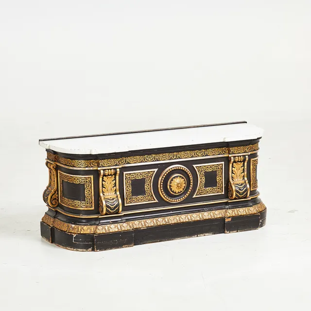 BLOMBORD, 1800-talets slut, med marmorskiva, skuren dekor av bl.a. akantusblad.