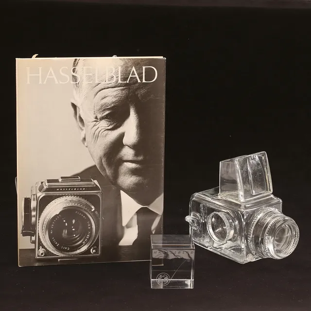 CHRISTER SJÖGREN. Skulptur, Hasselbladskamera, glas, Lindshammar.