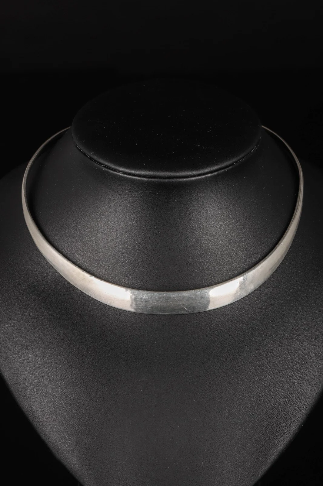 David Andersen. Åben halsring udført i sterlingsølv. — Jewellery/Necklaces, pendants — Lauritz