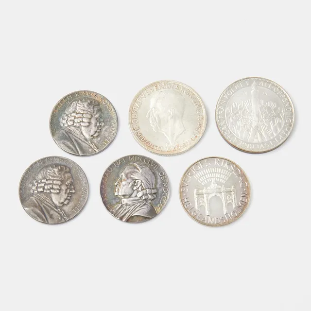 MINNESMYNT och MEDALJER, 6 dlr, 50 kr 1975, 100 kr 1983, 5 kr 1935, minnesmedaljer bl a Schartau.