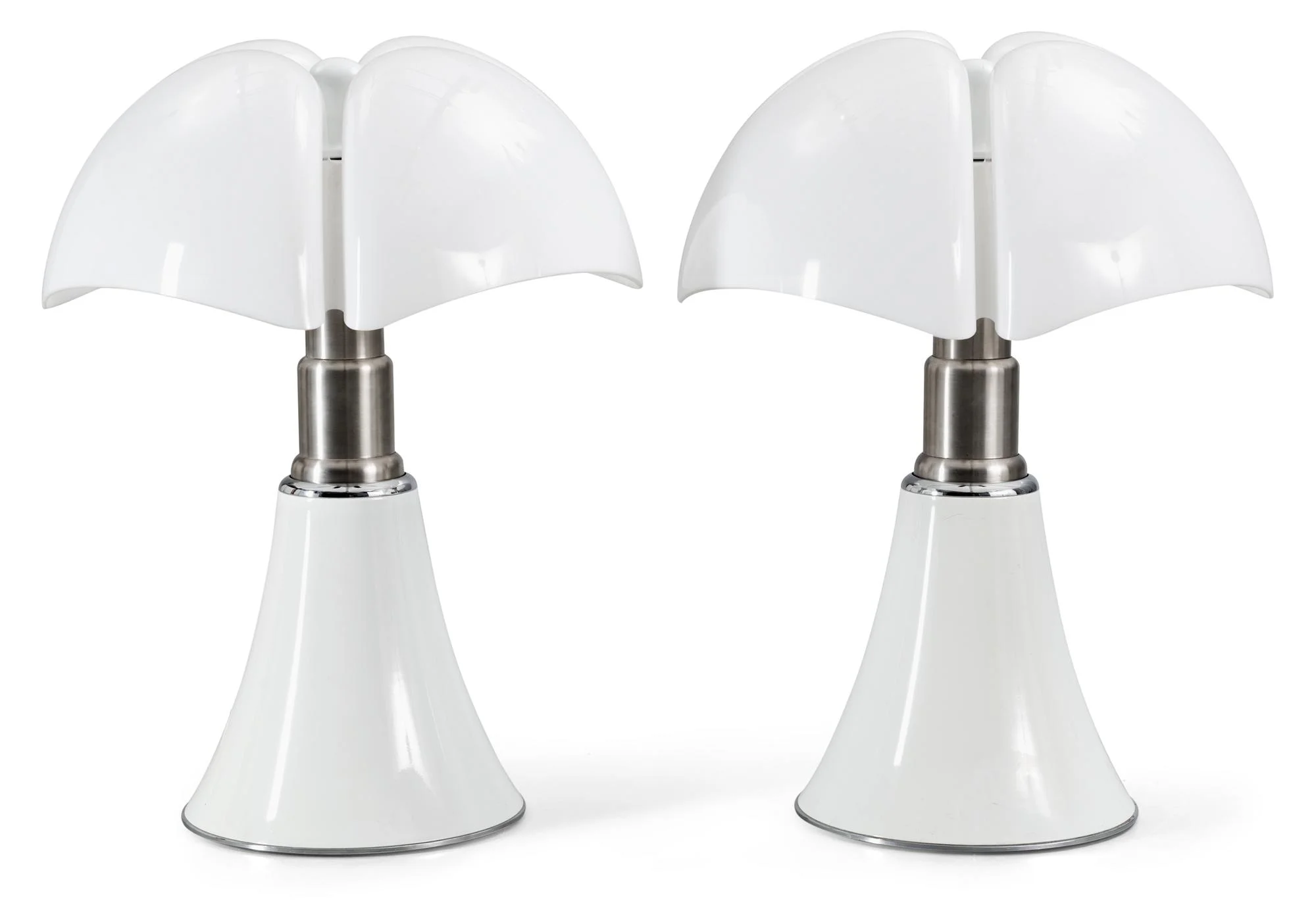 GAE AULENTI, bordslampor, ett par "Pipistrello", för Martinelli Luce, Italien. — Bukowskis